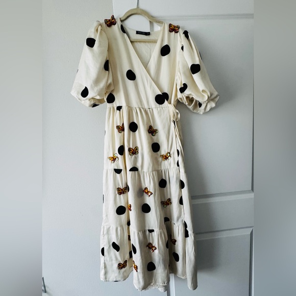 Nasty Gal Cream V-Neck Dress - Picture 4 of 12